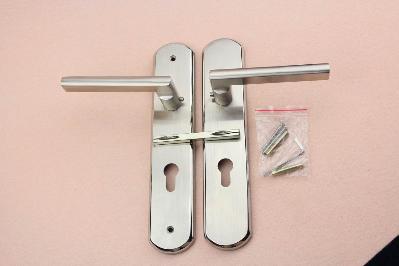 High quality timber door room 72/85mm center distance lever door lock handle